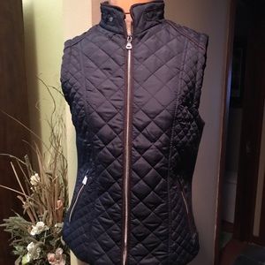 “Royalty for Me” navy size small quilted zip front vest